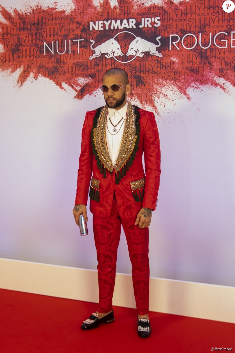 Dani Alves Lors De La Soiree D Anniversaire Neymar Jr S Nuit Rouge Des 27 Ans De Neymar Jr Au Pavillon Gabriel A Paris France Le 4 Fevrier 19 C Sarah Bas Purepeople