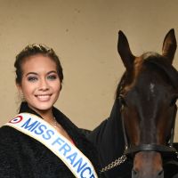 Vaimalama Chaves (Miss France 2019) souriante et acclamée à Vincennes