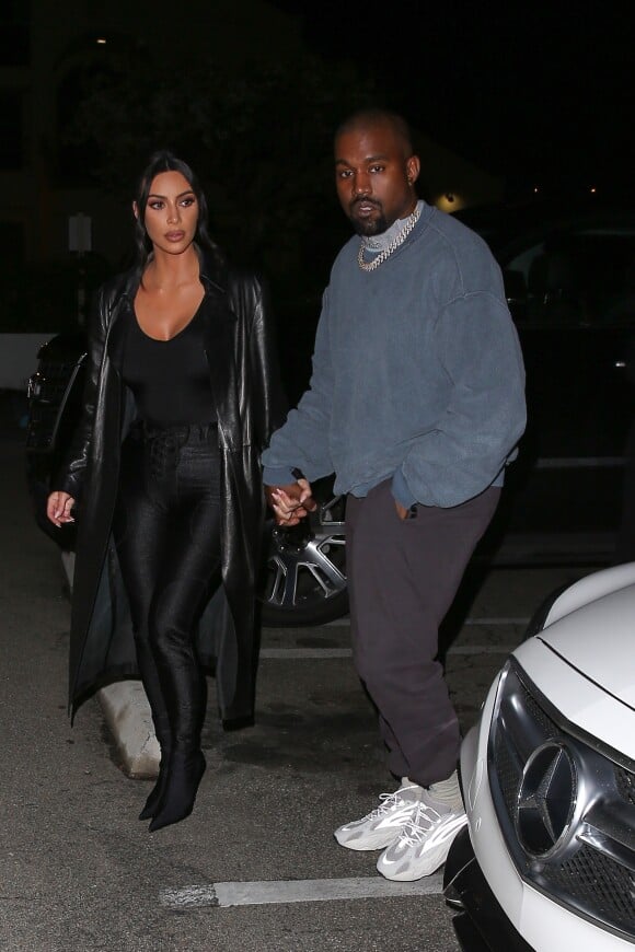 Exclusif - Kim Kardashian et son mari Kanye West sont allés dîner en amoureux au restaurant japonais à Calabasas, Los Angeles. Le 9 février 2019.