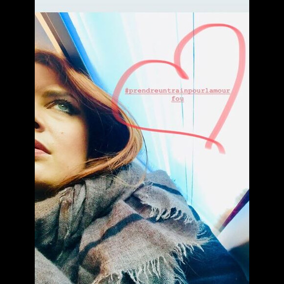 Elodie Frégé dans un train pour rejoindre Gian Marco pour la Saint-Valentin. Instagram, le 14 février 2019.