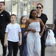Angelina Jolie est allée déjeuner avec ses enfants Knox, Vivienne et Zahara Jolie-Pitt au restaurant Kabuki à Los Angeles, le 27 janvier 2019