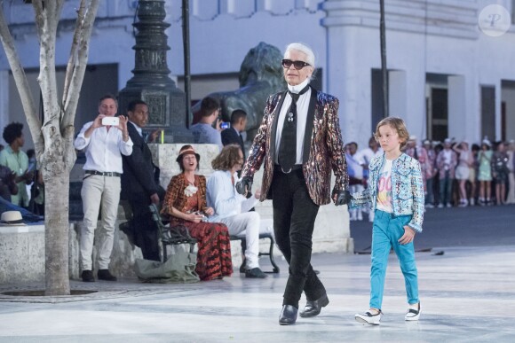Karl Lagerfeld et son filleul Hudson Kroenig - Defilé Croisière Chanel à La Havane à Cuba, le 3 mai 2016. © Olivier Borde/Bestimage