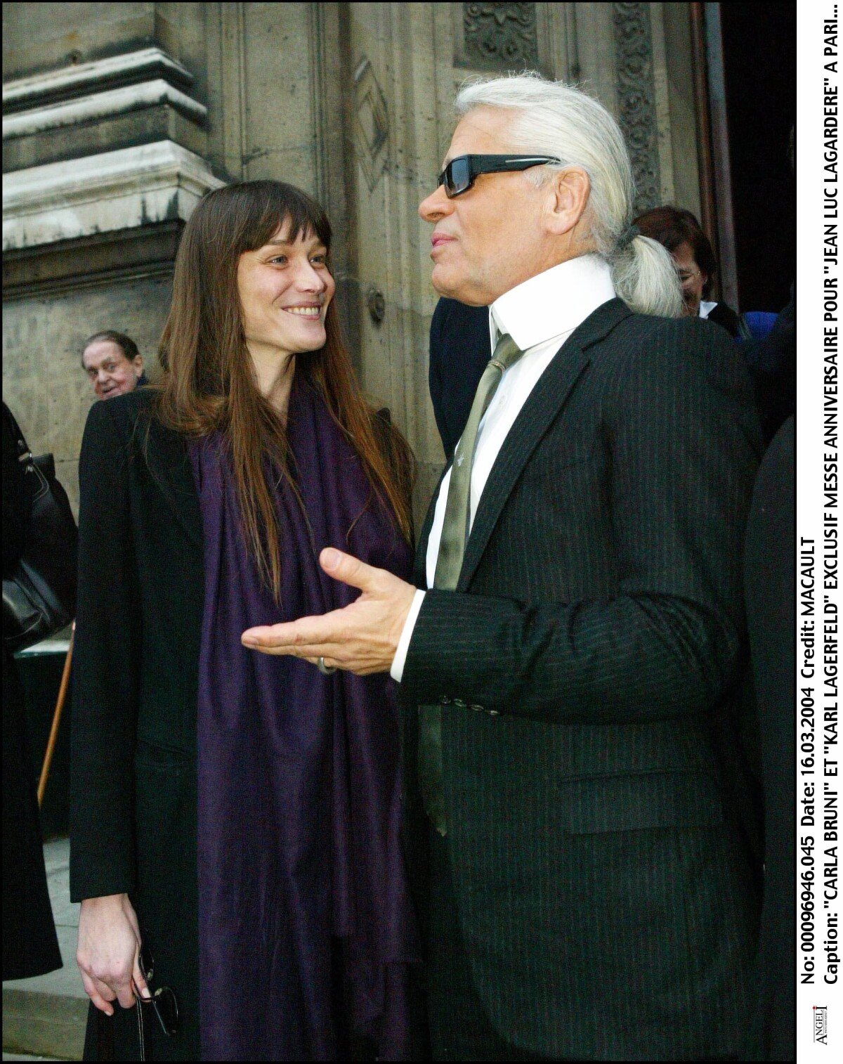 Photo : Carla Bruni et Karl Lagerfeld à Paris. Mars 2004. - Purepeople