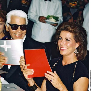 Karl Lagerfeld et la princesse Caroline de Hanovre (Caroline de Monaco) en août 2001 lors du Bal de la Croix-Rouge.