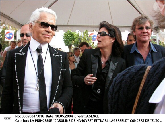 Karl Lagerfeld avec la princesse Caroline de Hanovre (Caroline de Monaco) et le prince Ernst August de Hanovre en mai 2004 à Bayonne pour un concert d'Elton John.