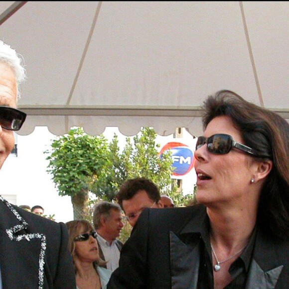 Karl Lagerfeld avec la princesse Caroline de Hanovre (Caroline de Monaco) et le prince Ernst August de Hanovre en mai 2004 à Bayonne pour un concert d'Elton John.