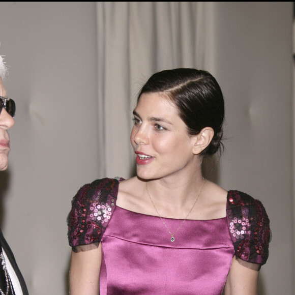 Karl Lagerfeld et Charlotte Casiraghi en décembre 2009 au Grimaldi Forum à Monaco lors d'un gala pour le centenaire des Ballets russes.