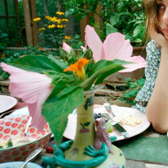 Maya Hawke, la fille d'Uma Thurman et Ethan Hawke, figure sur le look book de la collection printemps-été 2019 de Zac Posen.