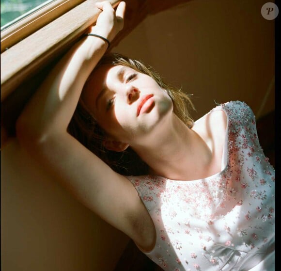 Maya Hawke, la fille d'Uma Thurman et Ethan Hawke, figure sur le look book de la collection printemps-été 2019 de Zac Posen.