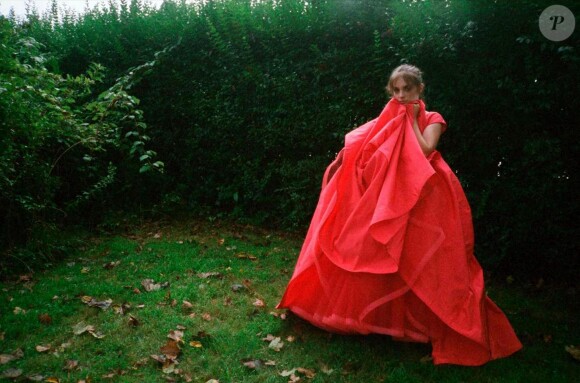 Maya Hawke, la fille d'Uma Thurman et Ethan Hawke, figure sur le look book de la collection printemps-été 2019 de Zac Posen.