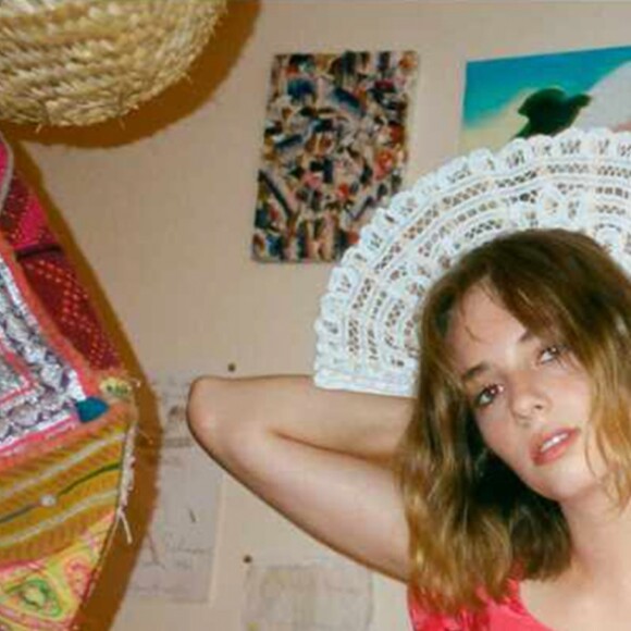 Maya Hawke, la fille d'Uma Thurman et Ethan Hawke, figure sur le look book de la collection printemps-été 2019 de Zac Posen.