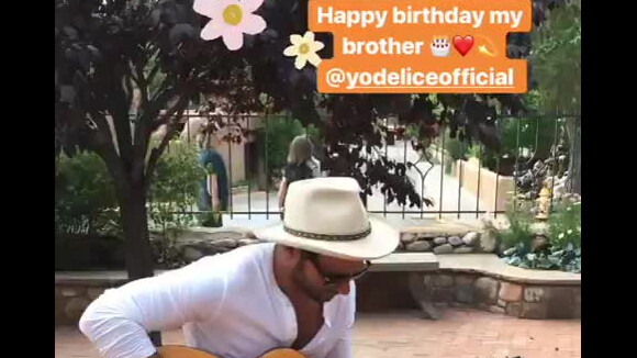 Laeticia Hallyday a publié cette vidéo dans sa story Instagram le 23 février 2019 pour fêter les 40 ans de son ami Maxim Nucci (Yodelice).