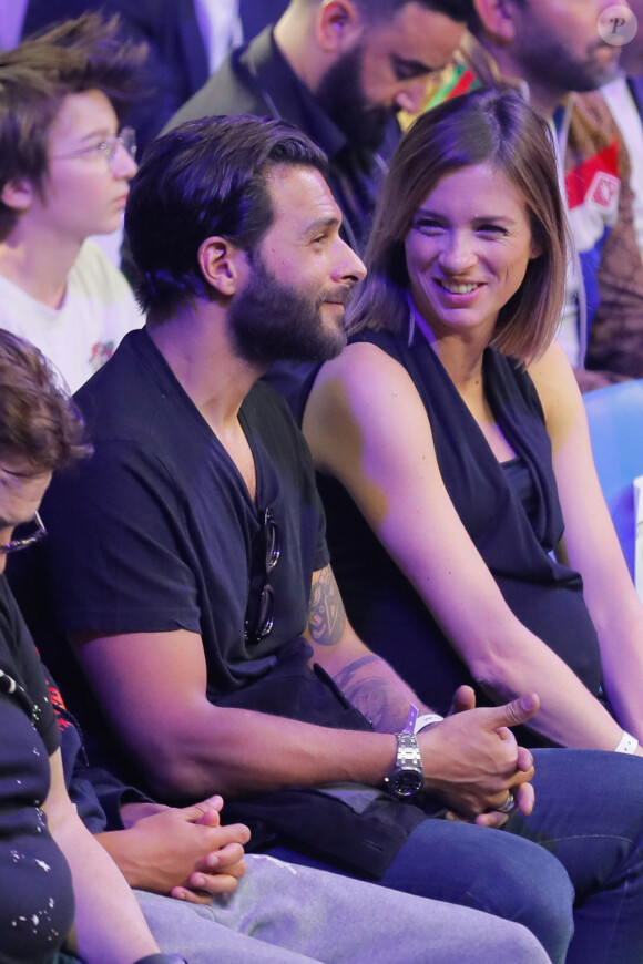 Maxim Nucci (Yodelice) et Isabelle Ithurburu, alors enceinte de leur fille Mia, en juin 2018 au Palais des Sports de Paris lors d'un match de boxe de Tony Yoka. © Veeren-CVS/Bestimage