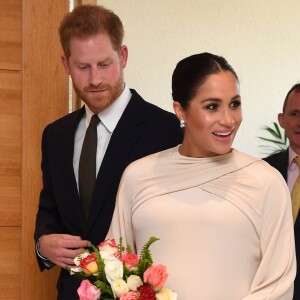 Le prince Harry, duc de Sussex, et Meghan Markle, duchesse de Sussex, enceinte assistent à une réception organisée par l'ambassadeur britannique au Maroc, à la résidence britannique de Rabat, le 24 février 2019.