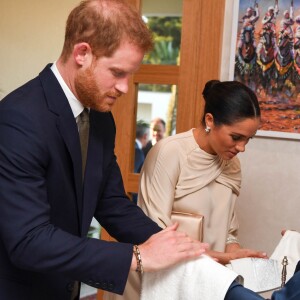 Le prince Harry, duc de Sussex, et Meghan Markle, duchesse de Sussex, enceinte assistent à une réception organisée par l'ambassadeur britannique au Maroc, à la résidence britannique de Rabat, le 24 février 2019.