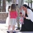 Le prince Harry, duc de Sussex, et Meghan Markle, duchesse de Sussex, enceinte, rencontrent des artisans marocains dans un parc avec des plantes exotique à Rabat, Maroc le 25 février 2019.