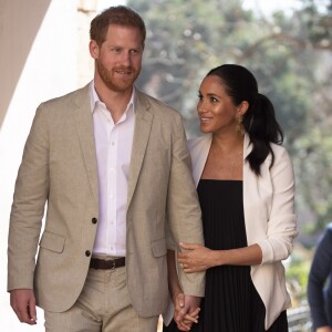 Le prince Harry, duc de Sussex, et Meghan Markle, duchesse de Sussex, enceinte, rencontrent des artisans marocains dans un parc avec des plantes exotique à Rabat, Maroc le 25 février 2019.