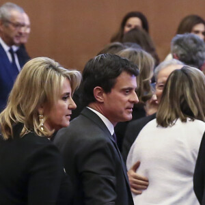 Manuel Valls et sa compagne Susana Gallardo lors de la soirée des Prix du Royaume d'Espagne pour les entreprises (Premio Reino de España a la Trayectoria Empresarial) à l'école de commerce Institut d'études supérieures de commerce (IESE) de Barcelone, Espagne, le 25 février 2019.