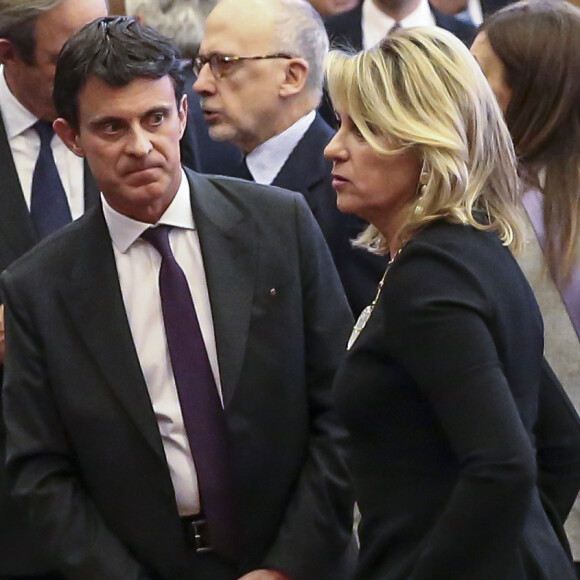 Manuel Valls et sa compagne Susana Gallardo lors de la soirée des Prix du Royaume d'Espagne pour les entreprises (Premio Reino de España a la Trayectoria Empresarial) à l'école de commerce Institut d'études supérieures de commerce (IESE) de Barcelone, Espagne, le 25 février 2019.