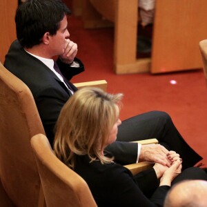 Manuel Valls et sa compagne Susana Gallardo lors de la soirée des Prix du Royaume d'Espagne pour les entreprises (Premio Reino de España a la Trayectoria Empresarial) à l'école de commerce Institut d'études supérieures de commerce (IESE) de Barcelone, Espagne, le 25 février 2019.