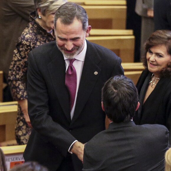 Manuel Valls, le roi Felipe VI d'Espagne et Carmen Calvo lors de la soirée des Prix du Royaume d'Espagne pour les entreprises (Premio Reino de España a la Trayectoria Empresarial) à l'école de commerce Institut d'études supérieures de commerce (IESE) de Barcelone, Espagne, le 25 février 2019.