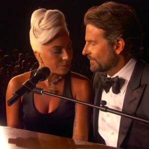 Lady Gaga et Bradley Cooper interprètent la chanson "Shallow" sur la scène de la 91ème cérémonie des Oscars 2019 au théâtre Dolby à Los Angeles, le 24 février 2019.