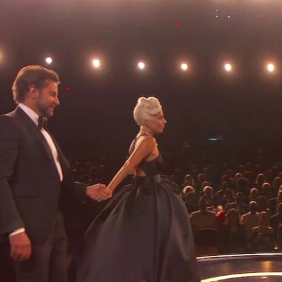 Lady Gaga et Bradley Cooper interprètent la chanson "Shallow" sur la scène de la 91ème cérémonie des Oscars 2019 au théâtre Dolby à Los Angeles, le 24 février 2019.