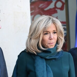 Le président Emmanuel Macron et sa femme Brigitte raccompagnent le premier ministre du Quebec François Legault et sa femme Isabelle Brais après un entretien au palais de l'Elysée à Paris le 21 janvier 2019. © Giancarlo Gorassini / Bestimage