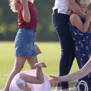 Kate Middleton, duchesse de Cambridge avec ses enfants le prince George et la princesse Charlotte lors d'un match de polo caritatif au Beaufort Polo Club à Tetbury le 10 juin 2018.