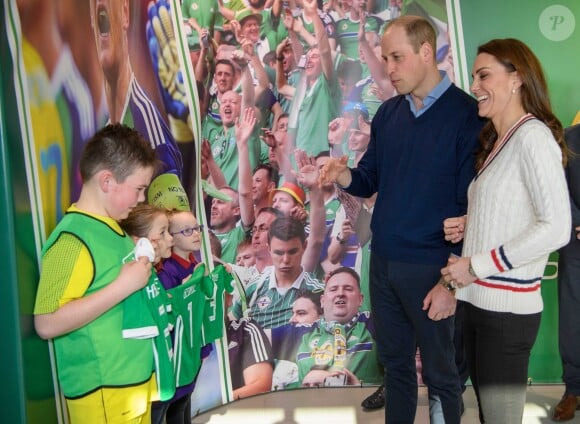 Kate Middleton, duchesse de Cambrudge, et le prince William à Windsor Park, à Belfast, le 27 février 2019 lors d'une rencontre avec la Irish Football Association.