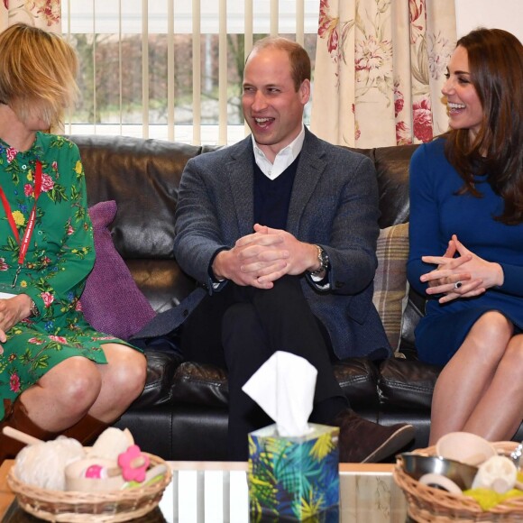 Le prince William et Kate Middleton, duchesse de Cambridge, en visite au centre "SureStart Facility" à Ballymena lors de leur voyage officiel en Irlande le 28 février 2019
