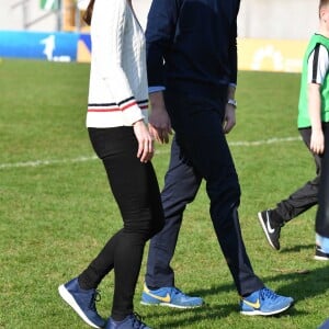 Kate Middleton, duchesse de Cambrudge, et le prince William à Windsor Park, à Belfast, le 27 février 2019 lors d'une rencontre avec la Irish Football Association.