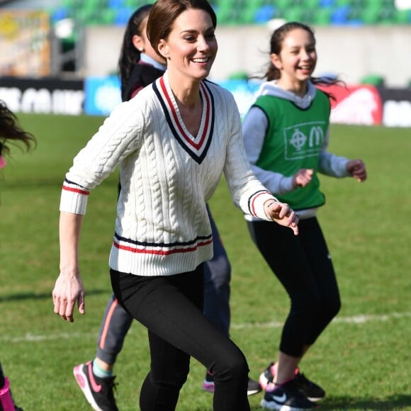 Kate Middleton, duchesse de Cambrudge, et le prince William à Windsor Park, à Belfast, le 27 février 2019 lors d'une rencontre avec la Irish Football Association.