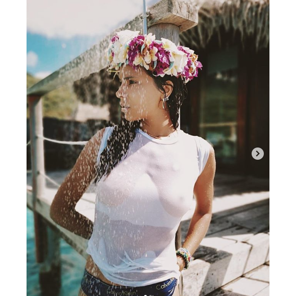 Shy'm très sexy à Tahiti, deux clichés dévoilés le 10 octobre 2018.