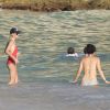 Exclusif - Laeticia Hallyday, sa mère Françoise Thibault, ses filles Jade et Joy, Zofia Borucka sur la plage Gouveneur Bay à Saint-Barthélemy, le 19 février 2019.