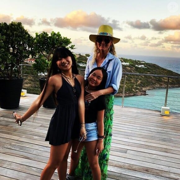 Françoise Thibaut publie un message et une photo de sa fille Laeticia Hallyday et ses petites-filles Jade et Joy à la fin de ses vacances. Instagram, le 4 mars 2019.