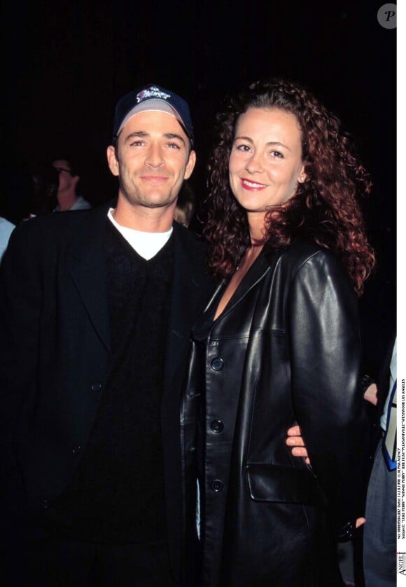 Luke Perry et Minnie Sharp à Los Angeles le 14 octobre 1998.