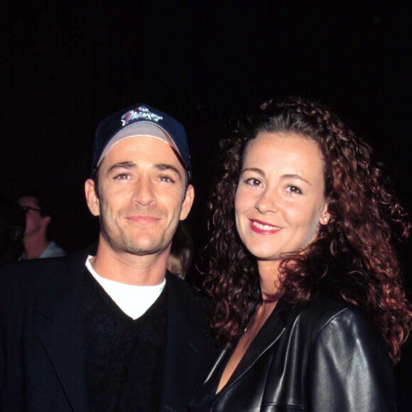 Luke Perry et Minnie Sharp à Los Angeles le 14 octobre 1998.