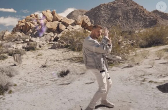 Extrait du clip Les planètes, de M. Pokora. Mars 2019.