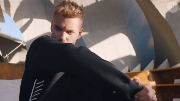 Extrait du clip Les planètes, de M. Pokora. Mars 2019.