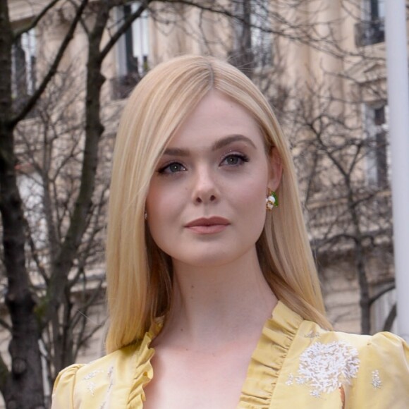 Elle Fanning - Défilé Miu Miu, collection prêt-à-porter automne-hiver 2019-2020 au Palais d'Iéna. Paris, le 5 mars 2019.