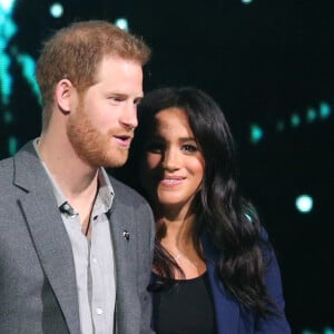 Le prince Harry et Meghan Markle réunis sur la scène du WE Day UK à Wembley, Londres, le 6 mars 2019.