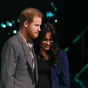 Le prince Harry et Meghan Markle réunis sur la scène du WE Day UK à Wembley, Londres, le 6 mars 2019.