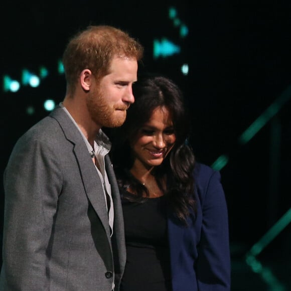 Le prince Harry et Meghan Markle réunis sur la scène du WE Day UK à Wembley, Londres, le 6 mars 2019.