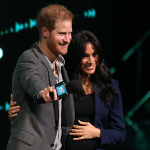 Le prince Harry et Meghan Markle réunis sur la scène du WE Day UK à Wembley, Londres, le 6 mars 2019.