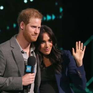 Le prince Harry et Meghan Markle réunis sur la scène du WE Day UK à Wembley, Londres, le 6 mars 2019.