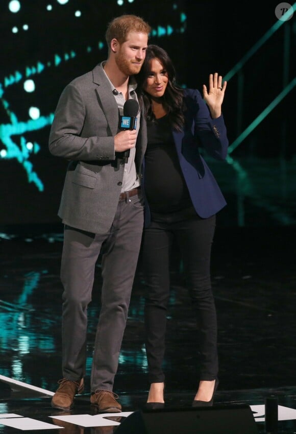 Le prince Harry et Meghan Markle réunis sur la scène du WE Day UK à Wembley, Londres, le 6 mars 2019.