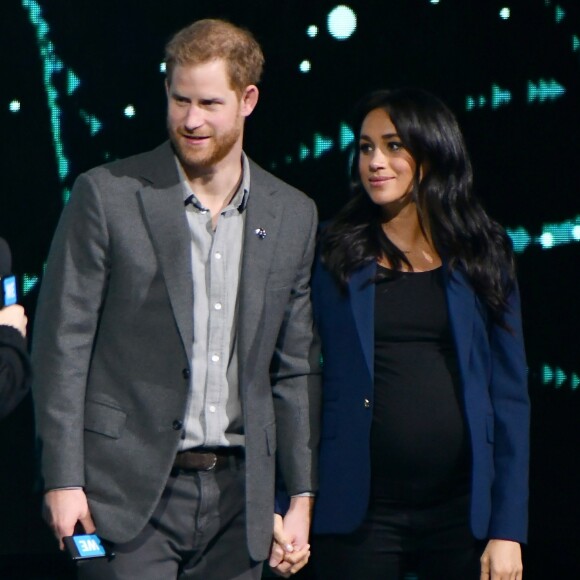 Le prince Harry, duc de Sussex, et Meghan Markle, duchesse de Sussex, enceinte, lors de l'évènement WE Day au Wembley Arena à Londres, Royaume Uni, le 6 mars 2019.