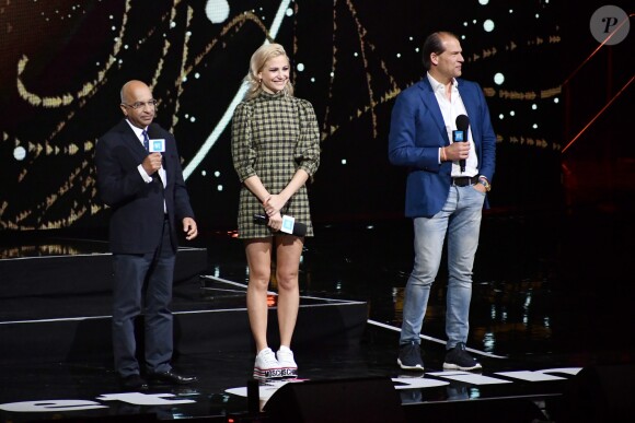 Lord Rumi Verjee, Pixie Lott et Kees Kruythoff lors de l'évènement WE Day au Wembley Arena à Londres, Royaume Uni, le 6 mars 2019.