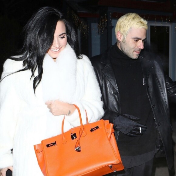 Exclusif - Demi Lovato et son compagnon Henri Levy sortent d'un dîner en amoureux à Aspen le 2 janvier 2019. 